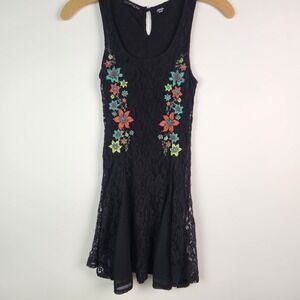 Miss Me Women's Size Small Floral Lace Embroidered Swing Mini Dress Black